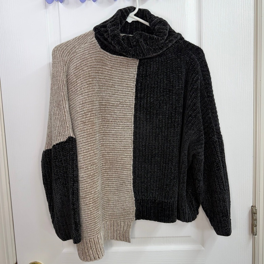 Romeo & Juliet couture black tan split turtleneck knit soft asymmetrical sweater